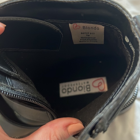 NWOB Blondo Waterproof Buckle Booties - Black Leather - Picture 5 of 7